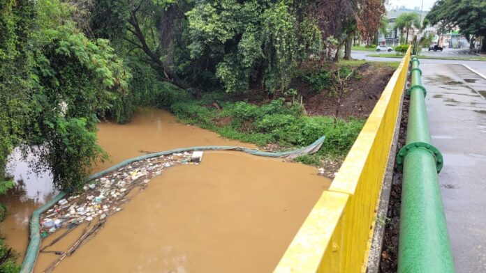 Ecobarreira projetada por alunos do Pet Engenharia Mecânica da Unesp na região urbana de Guará (Foto: Bruna Viana)