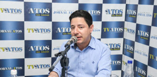 Câmara de Cachoeira vota nesta quarta projeto da Frente de Trabalho Prefeito Breno Anaya concede entrevista ao Atos no Rádio (Foto: Raphaela Dias)