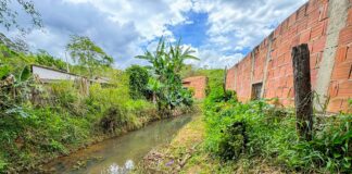 Lavrinhas anuncia combate a enchentes com desassoreamento no Rio de Pinheiros