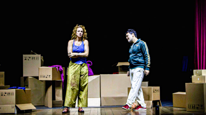 Cena do espetáculo “Ela e algumas histórias” (Foto: reprodução)