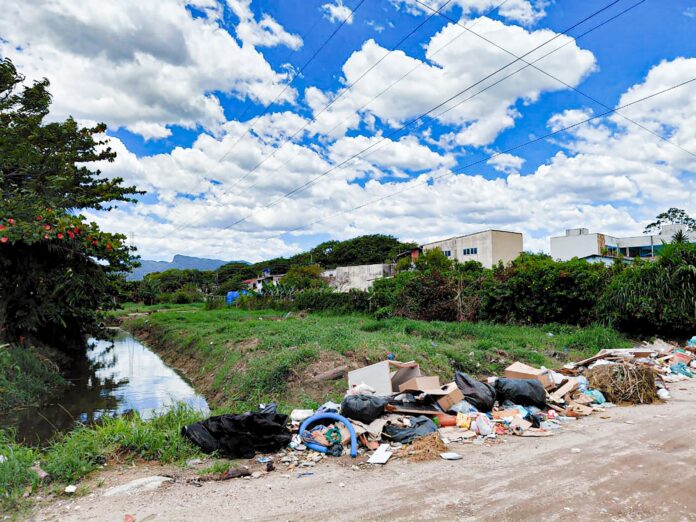 Área com despejo irregular de lixo em Caraguatatuba! Cidade anuncia datas para pagamento de taxa