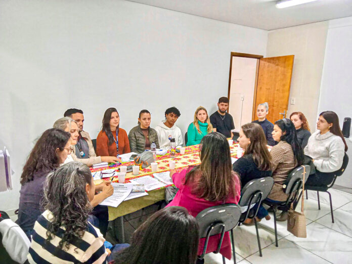 Reunião entre entidades para implantar Rede Municipal de Proteção às Mulheres em Situação de Violência