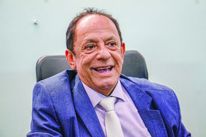 O prefeito Zé Louquinho, que pautou a implantação do Tarifa Zero implantado no transporte urbano da cidade
