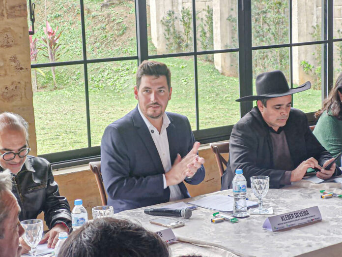 Silveira comanda encontro do Conselho da RMVale com perspectivas para planos municipais, segurança e empresariado