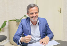 Canas assina contrato de R$ 2,8 milhões para construção de vinte casas populares O prefeito Gustavo Lucena, que assinou contrato estimado em R$ 2,8 milhões para novo conjunto habitacional