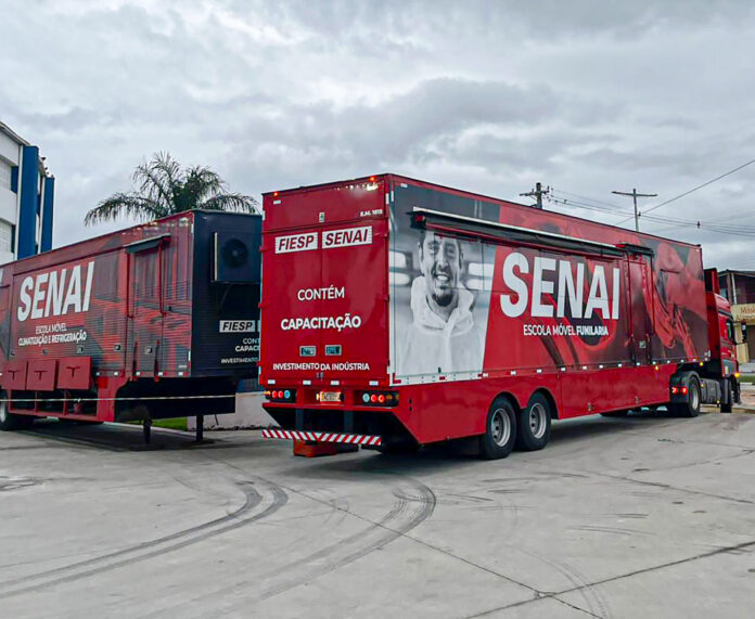 Carreta do Senai leva qualificação profissional com treinamento em costura e operação de máquinas industriais
