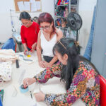 Lorena abre seleção de monitores para cursos do Fundo Social Aula gratuita em curso de pintura em tecido, um dos módulos oferecidos pelo Fundo Social de Solidariedade
