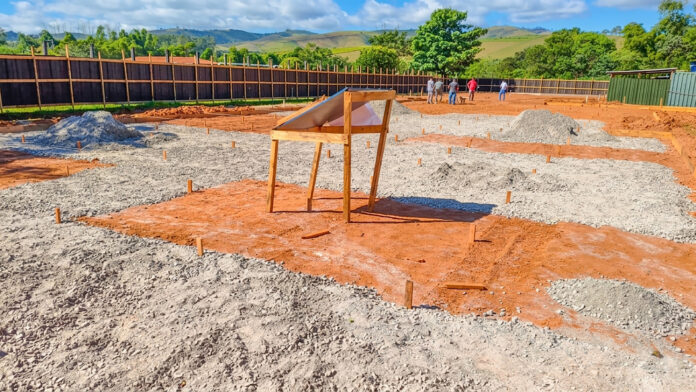 Início da construção de creche para atender famílias que moram no bairro Jardim Regina, em Pinda