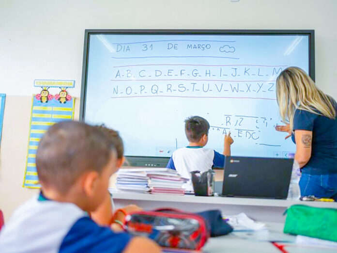 Sala de aula no ensino básico; Prefeitura de Pinda anuncia contratações para atender setores prioritários na cidade