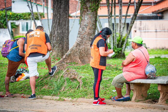 Abordagem em trabalho junto a pessoas em situação de rua; assistência está de volta com Operação Inverno
