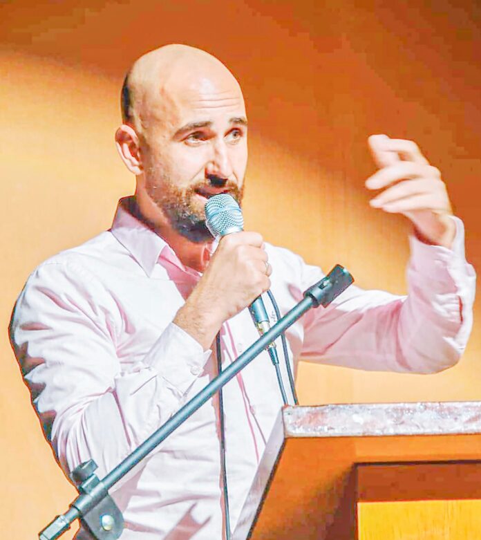 presidente da Câmara, Gady Gonzalez, que busca apoio para abertura de CEI sobre merenda em escolas de Ubatuba