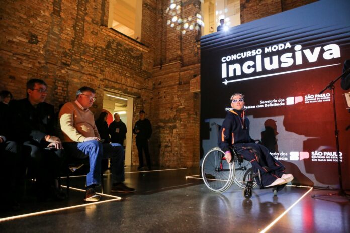 Evento do Moda Inclusiva, realizado em 2025, em São Paulo; após prévia em Cruzeiro, inscrições seguem abertas