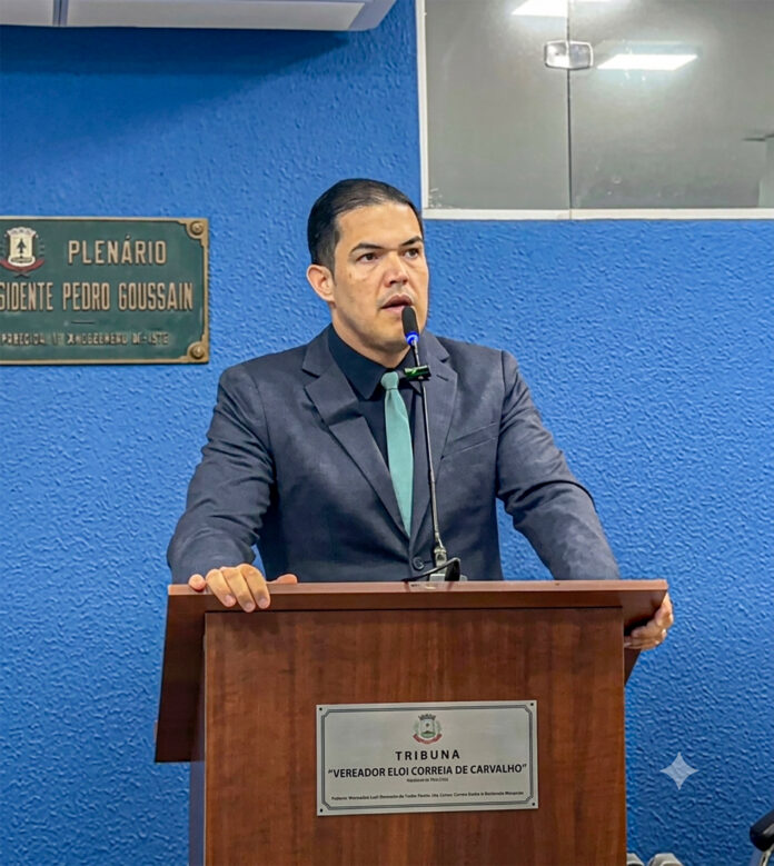 O vereador André Monteiro, que foi à tribuna após votação que arquivou denúncia e pedido de cassação