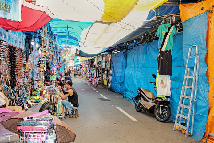 A Feira Livre de Aparecida, que recebeu liberação do prefeito para o funcionamento diário até o próximo dia 26