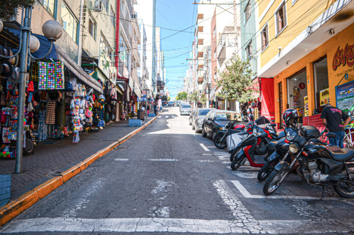 A rua Monte Carmelo, uma das principais vias do centro comercial de Aparecida; obra tem R$ 633 mil em investimento