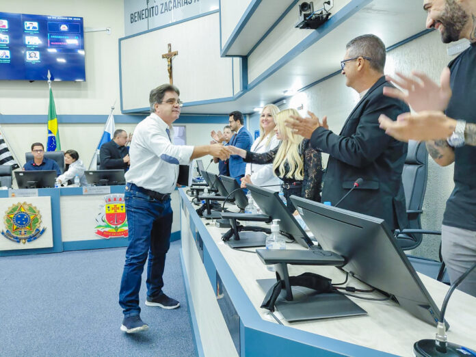 O ex-prefeito Antônio Carlos da Silva participa de sessão que votou contas de 2016, reanalisadas pelo TCE