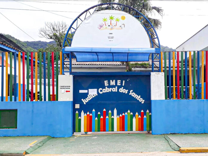 A fachada da Emei Judith Cabral dos Santos, no bairro Perequê-Mirim; unidade parcialmente interditada