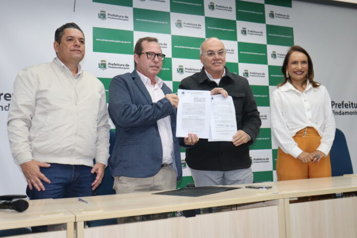 O prefeito Ricardo Piorino durante evento para prestação de contas e anuncio de atividades como obras e serviços (Foto: Raphaela Dias)